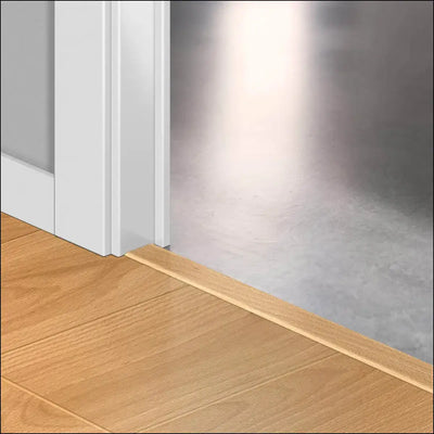 Light-colored wooden floor trim with smooth finish and subtle grain in quickstep classic incizo profile multi-use profile