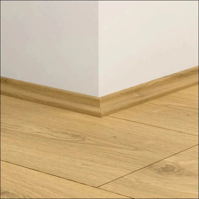 Light oak quickstep classic scotia beading wooden baseboard with smooth natural wood grain finish for quick-step flooring