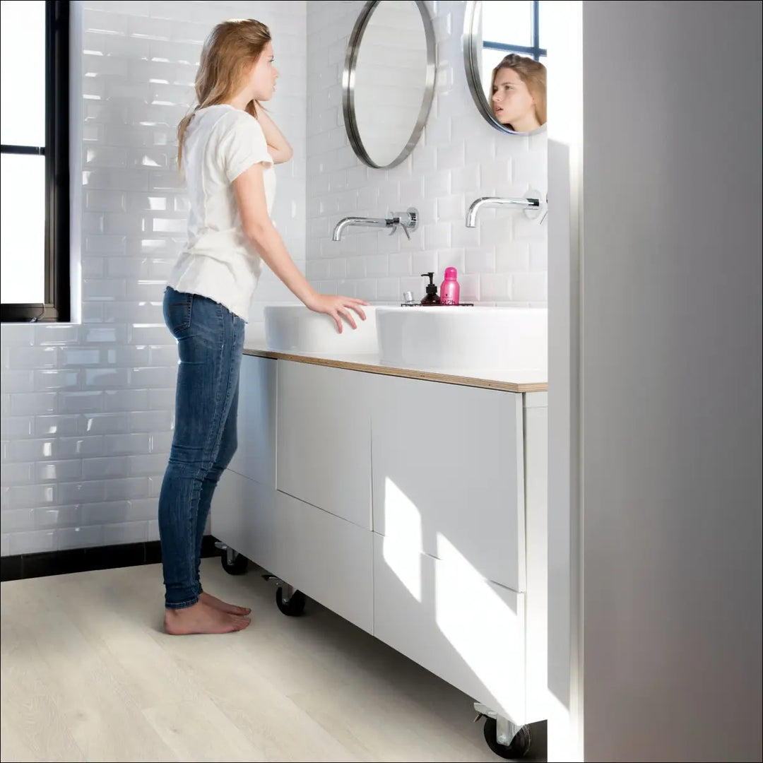 Quick Step Bloom Sea Breeze Oak Light Luxury Vinyl Flooring AVMPU40079