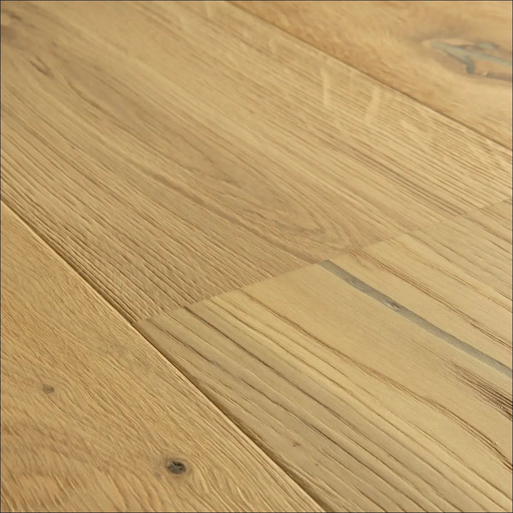 Quick Step Cascada Desert Oak Extra Matt Grain Shot 2
