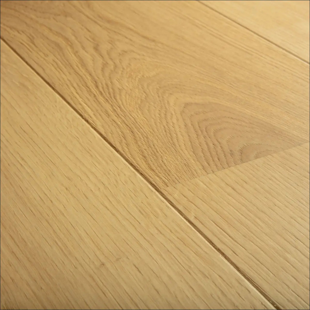 Quick Step Cascada Leather Oak Extra Matt Engineered Wood Flooring CASC6029 Grain Shot