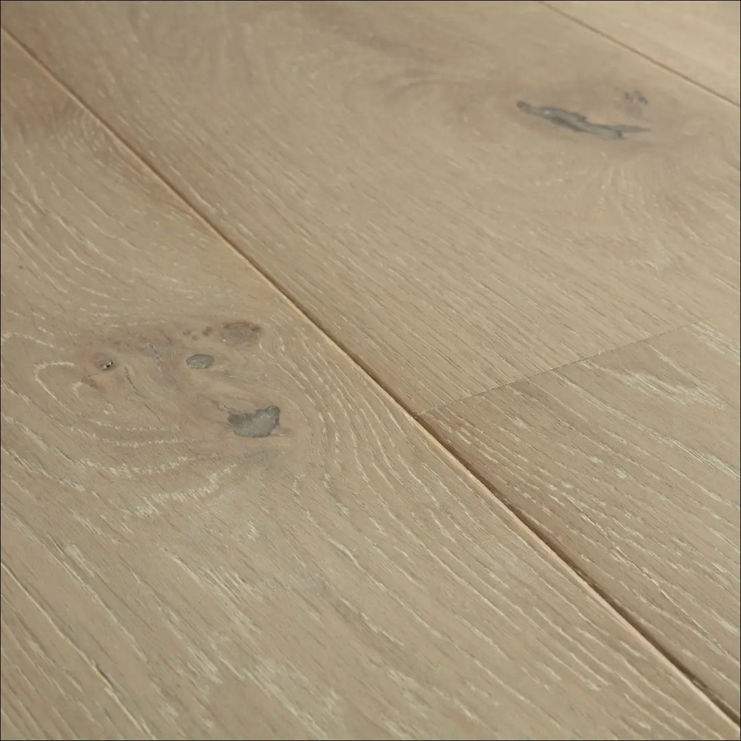 Quick Step Cascada Light Storm Oak Extra Matt Engineered Wood Flooring Knotts Shot