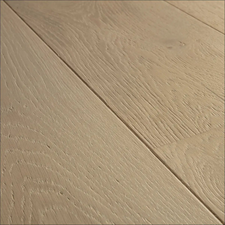 Quick Step Cascada Light Storm Oak Extra Matt Engineered Wood Flooring Grain Shot