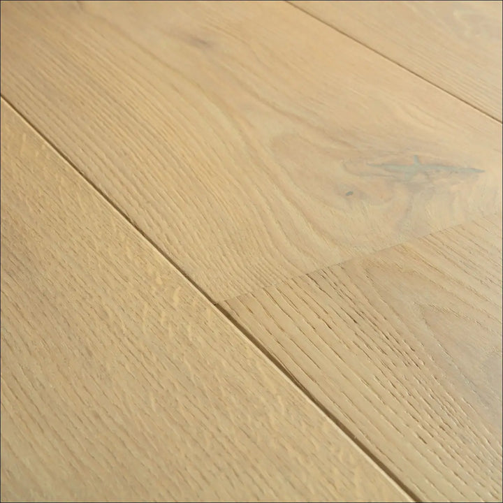 Quick Step Cascada Pearl White Oak Extra Matt CASC6030 Grain Shot