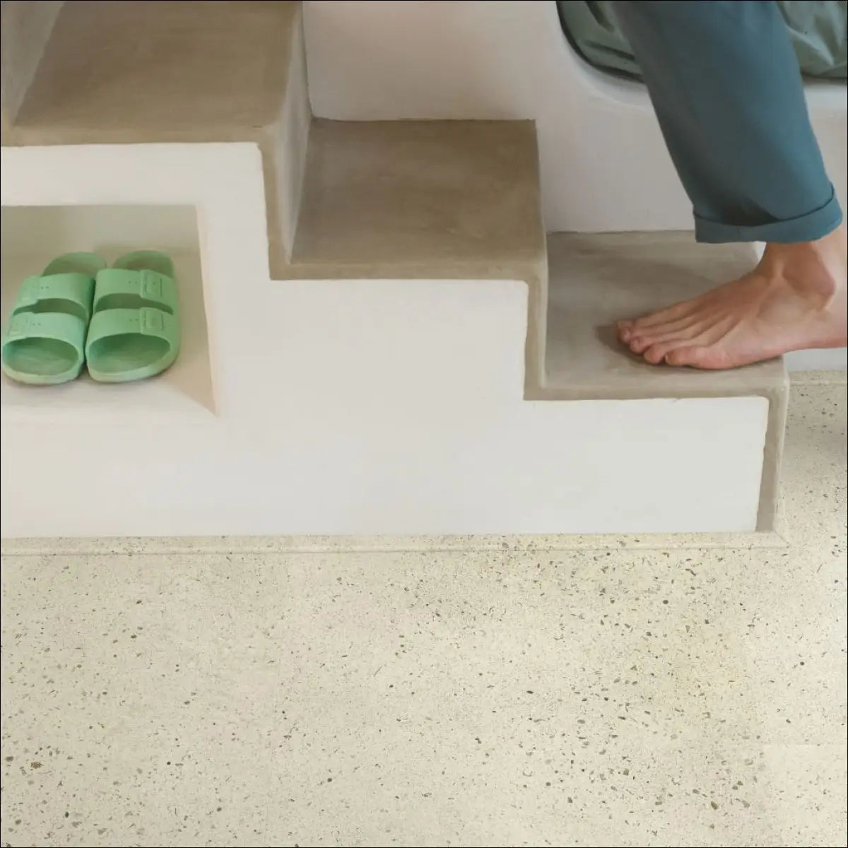 Quick-step illume vinyl tile pebble concrete