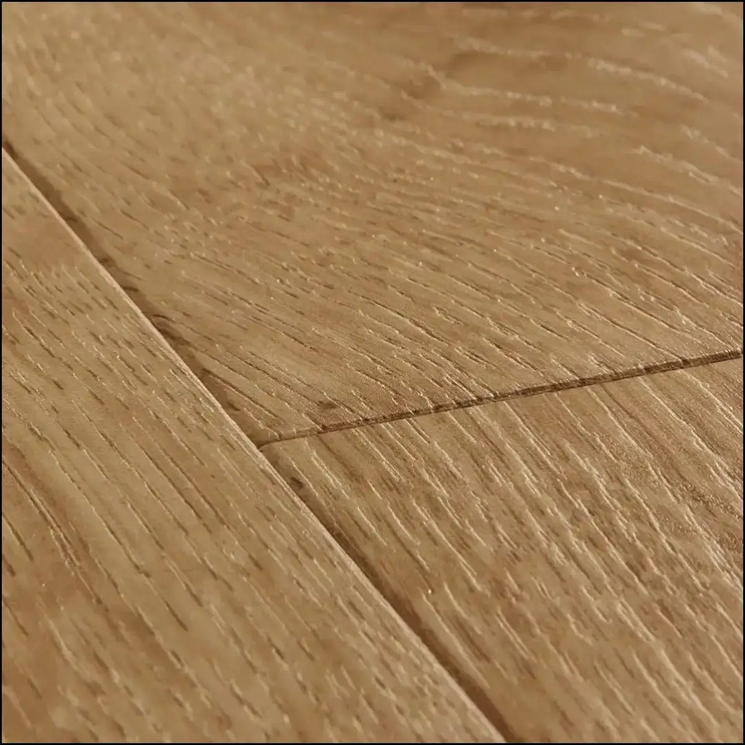 Quick Step Impressive Ultra Classic Oak Natural Laminate Flooring Grain Shot