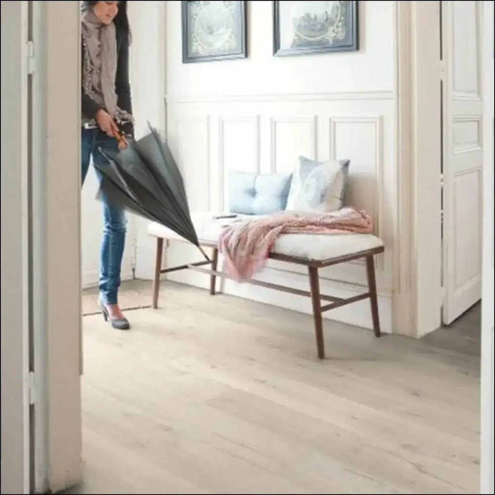 Quick step impressive ultra laminate soft oak light