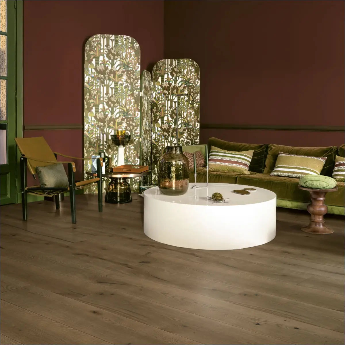 White cylindrical coffee table paired with quick-step massimo dark chocolate oak extra matt oiled flooring