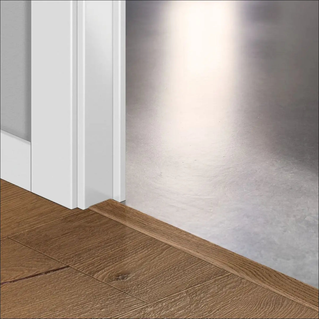 Wooden floor trim with natural grain and brown color from quick-step cala incizo incizo profile used as stair nosing