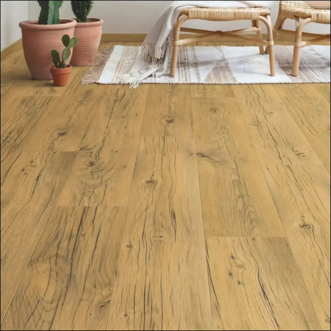 Quick-step capture laminate cracked oak natural flooring with warm-toned wood planks and rustic grain pattern