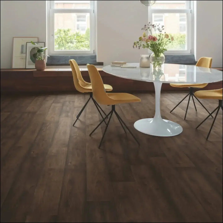 White tulip-style dining table with glossy finish in quick-step capture waxed oak brown laminate modern design
