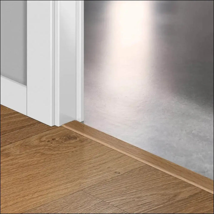 Light brown wooden floor trim with smooth finish and subtle grain pattern in quickstep classic incizo profile multi use profile