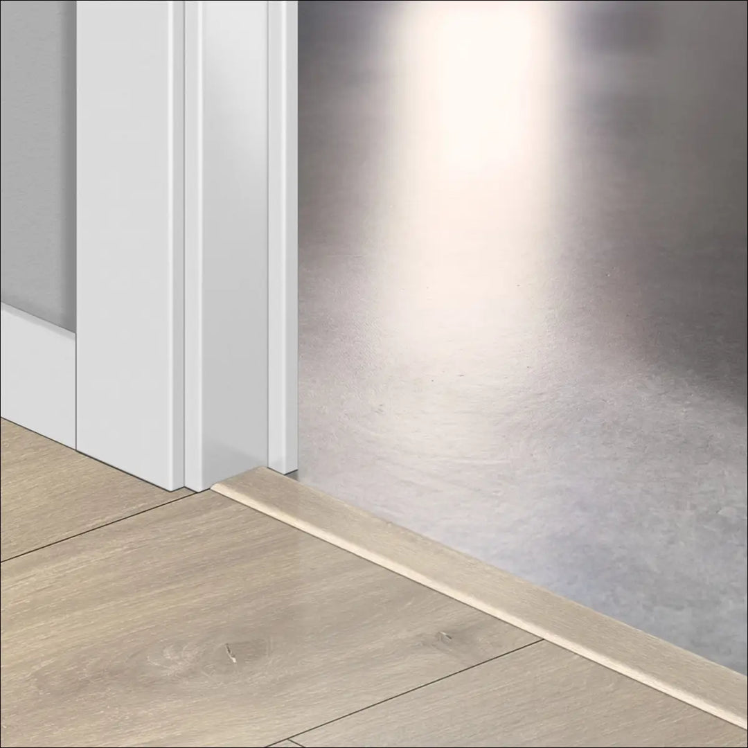 Light-colored wood-grain floor trim with incizo profile by quickstep classic used as a multi-use profile baseboard