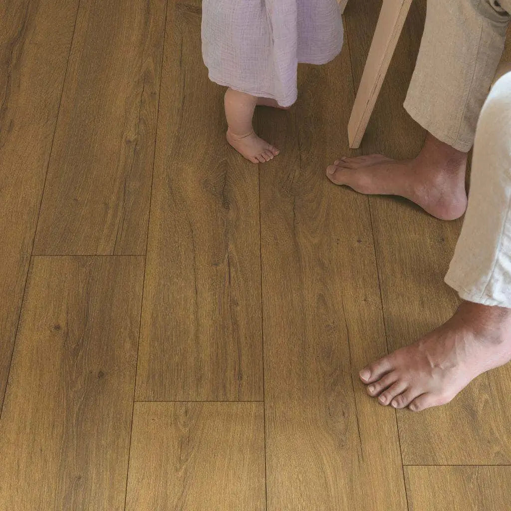 Quickstep classic laminate flooring cocoa brown oak