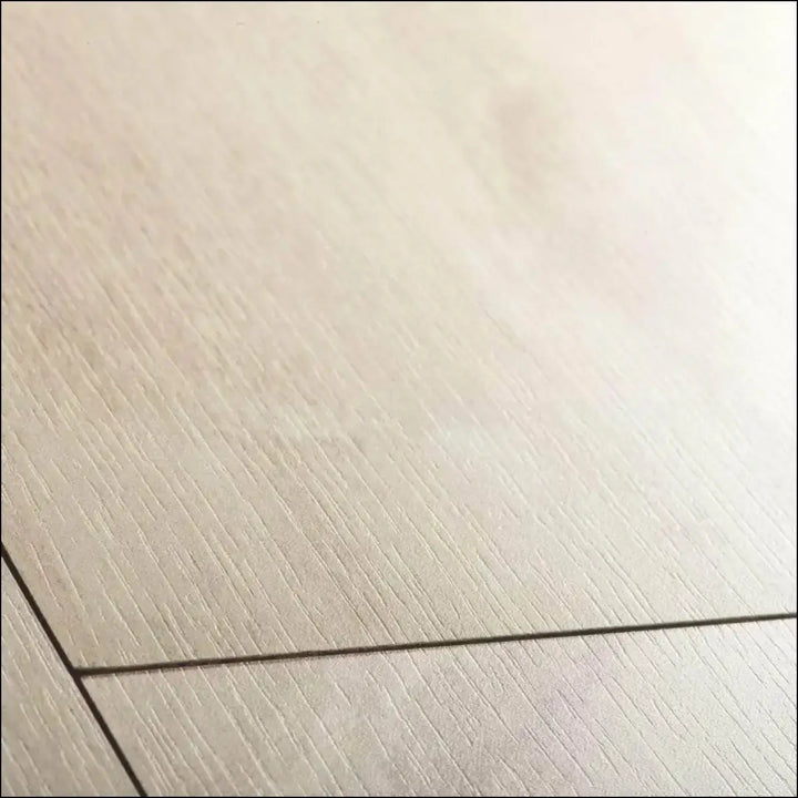 Quickstep classic laminate flooring havana oak natural features light beige wood grain with dark grout lines oak natural clm1655