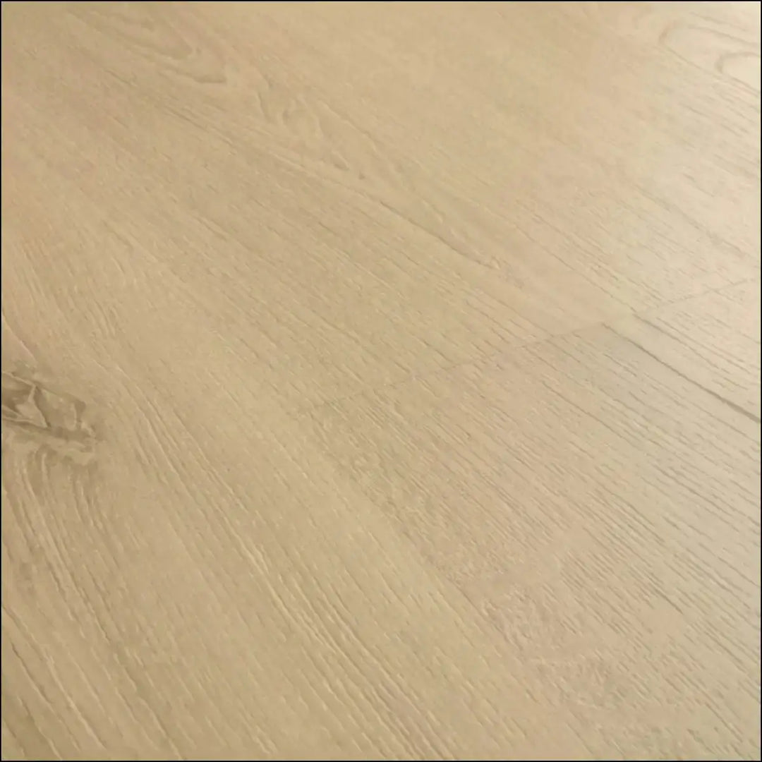 Light beige quickstep classic laminate flooring raw oak clm5788 with subtle natural grain pattern