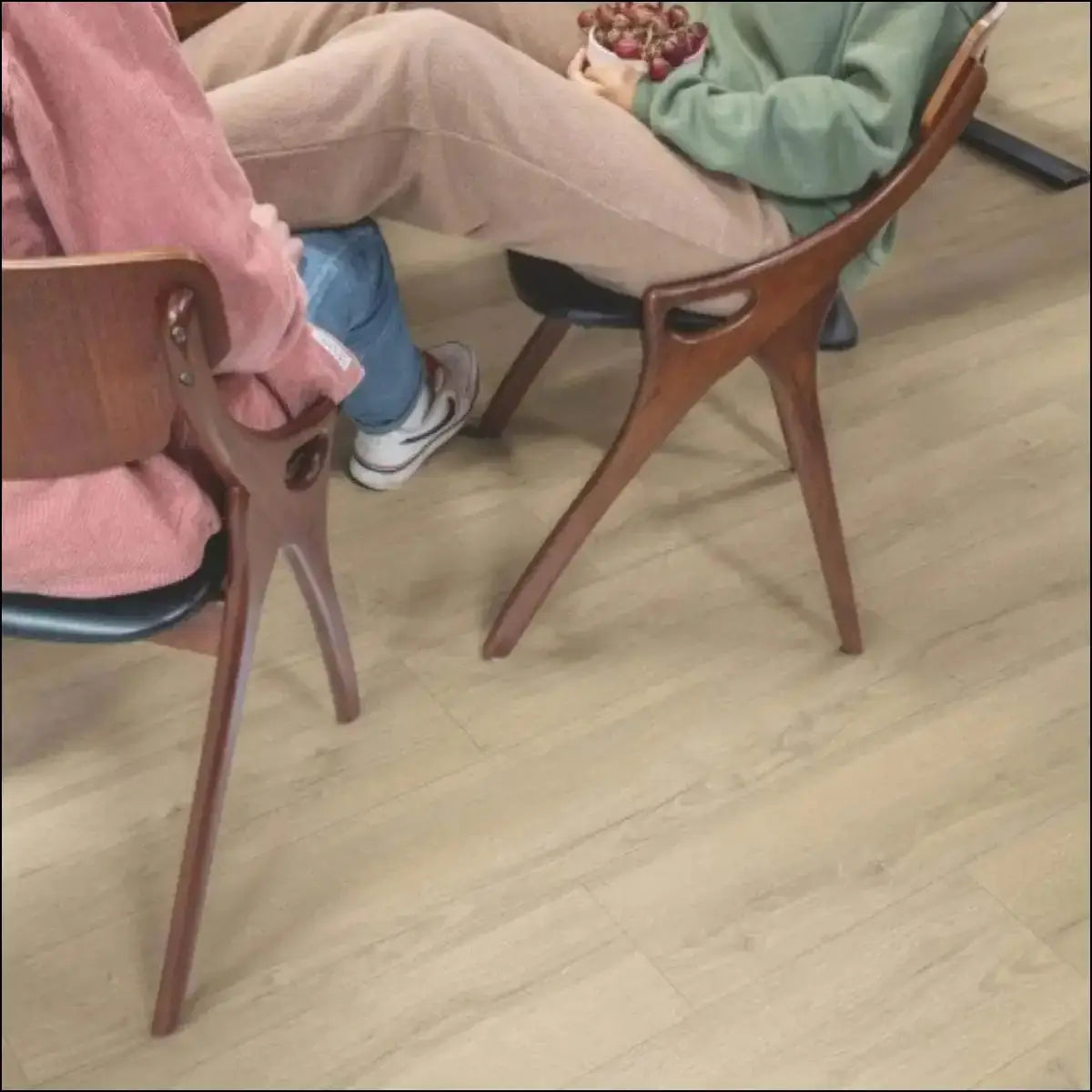 Quickstep classic laminate flooring sandy greige oak