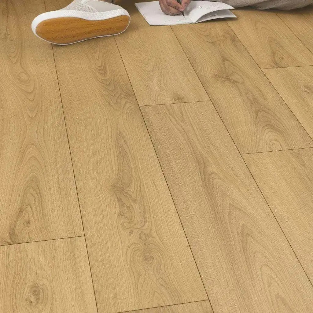 Quickstep classic laminate flooring sandy oak