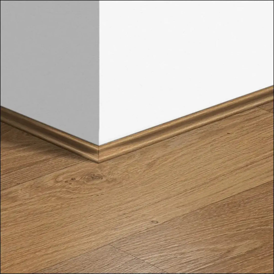 Light brown wooden quickstep classic scotia beading with smooth beveled edge for quick-step flooring corners
