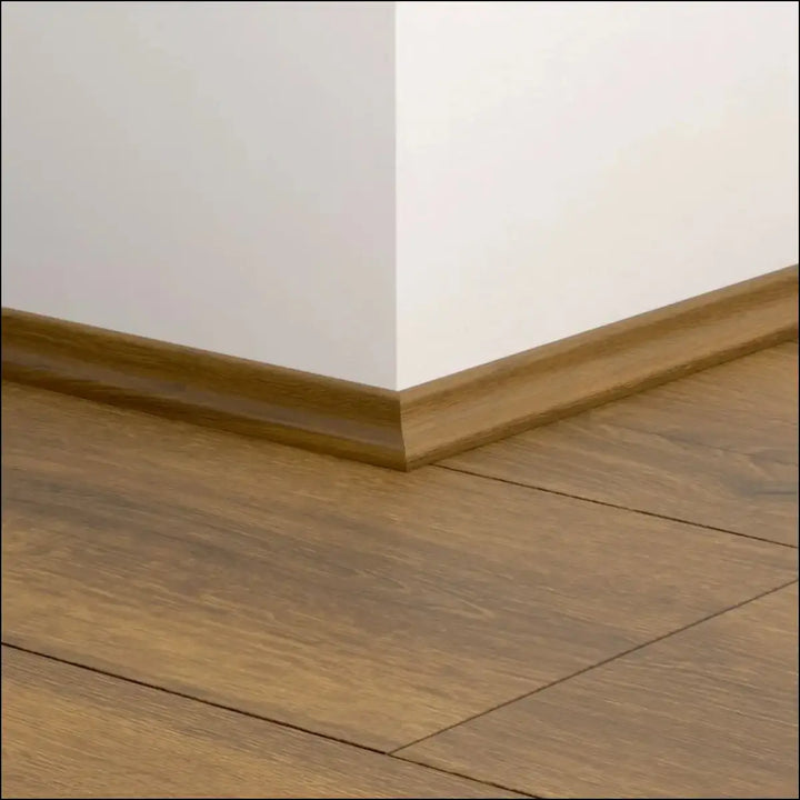 Light brown wooden quickstep classic scotia beading with smooth glossy finish for quick-step flooring edges