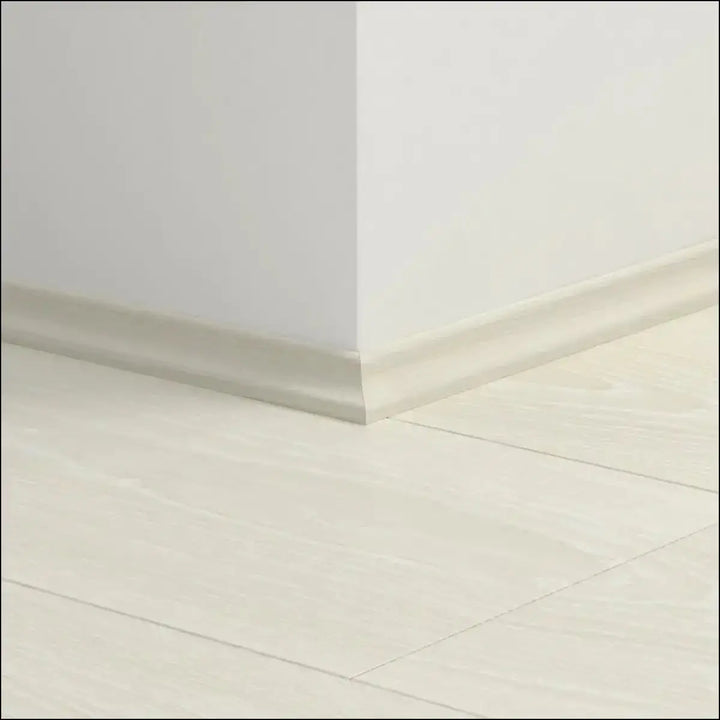 Cream-colored smooth-painted quickstep classic scotia beading along a white wall and light quick-step flooring corner