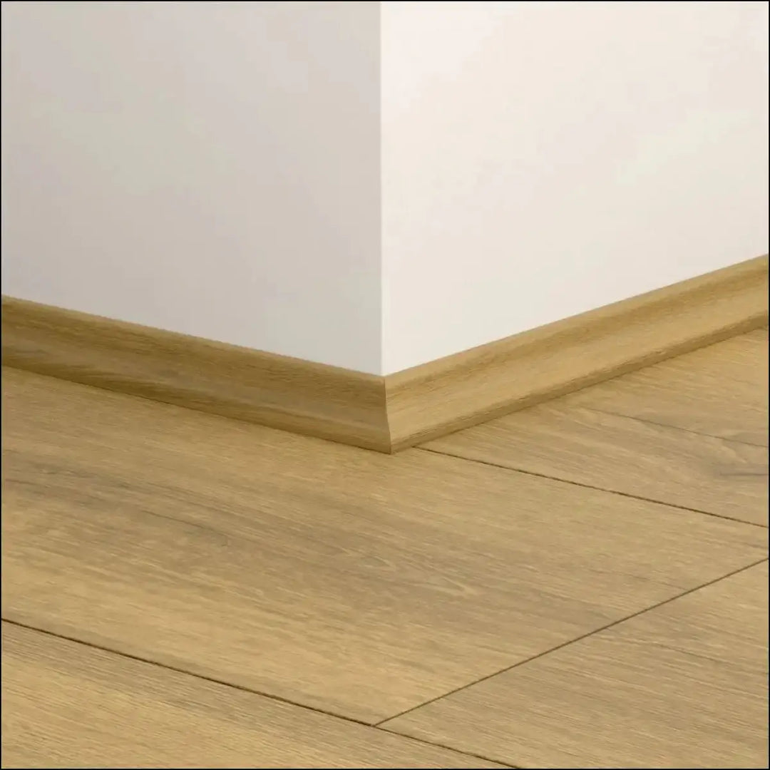Light oak quickstep classic scotia beading wooden baseboard with smooth finished surface for quick-step flooring