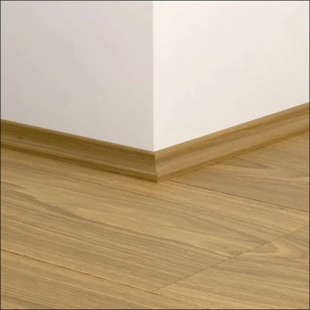 Light oak quickstep classic scotia beading wooden baseboard with smooth finished surface for quick-step flooring