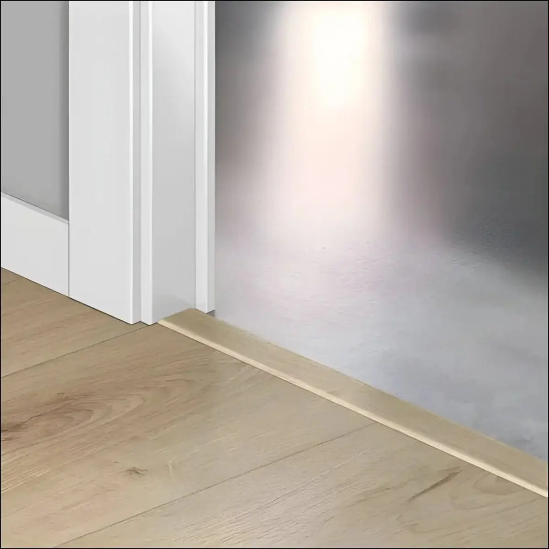 Light-colored wooden floor trim with quickstep creo incizo profile and patented incizo technology along white door frame