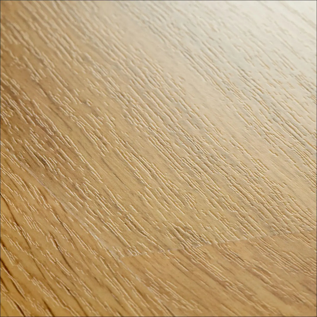 Quickstep eligna laminate flooring in natural varnished oak with smooth light oak wood grain surface finish grain shot