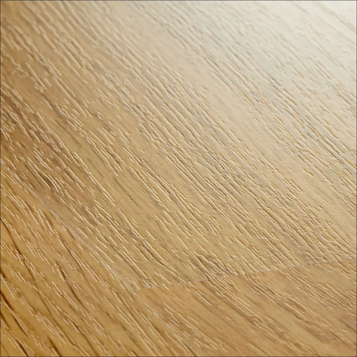 Quickstep eligna laminate flooring in natural varnished oak with smooth light oak wood grain surface finish grain shot